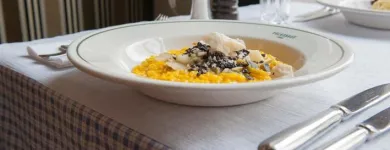 Entreprises 10 image RESTAURANT VOLKSHAUS Hotel-/Gastronomiegewerbe dans Zurich ZH