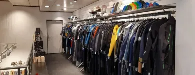 Immagine 3 azienda SURFARI SURF SHOP Sport in Zurich ZH