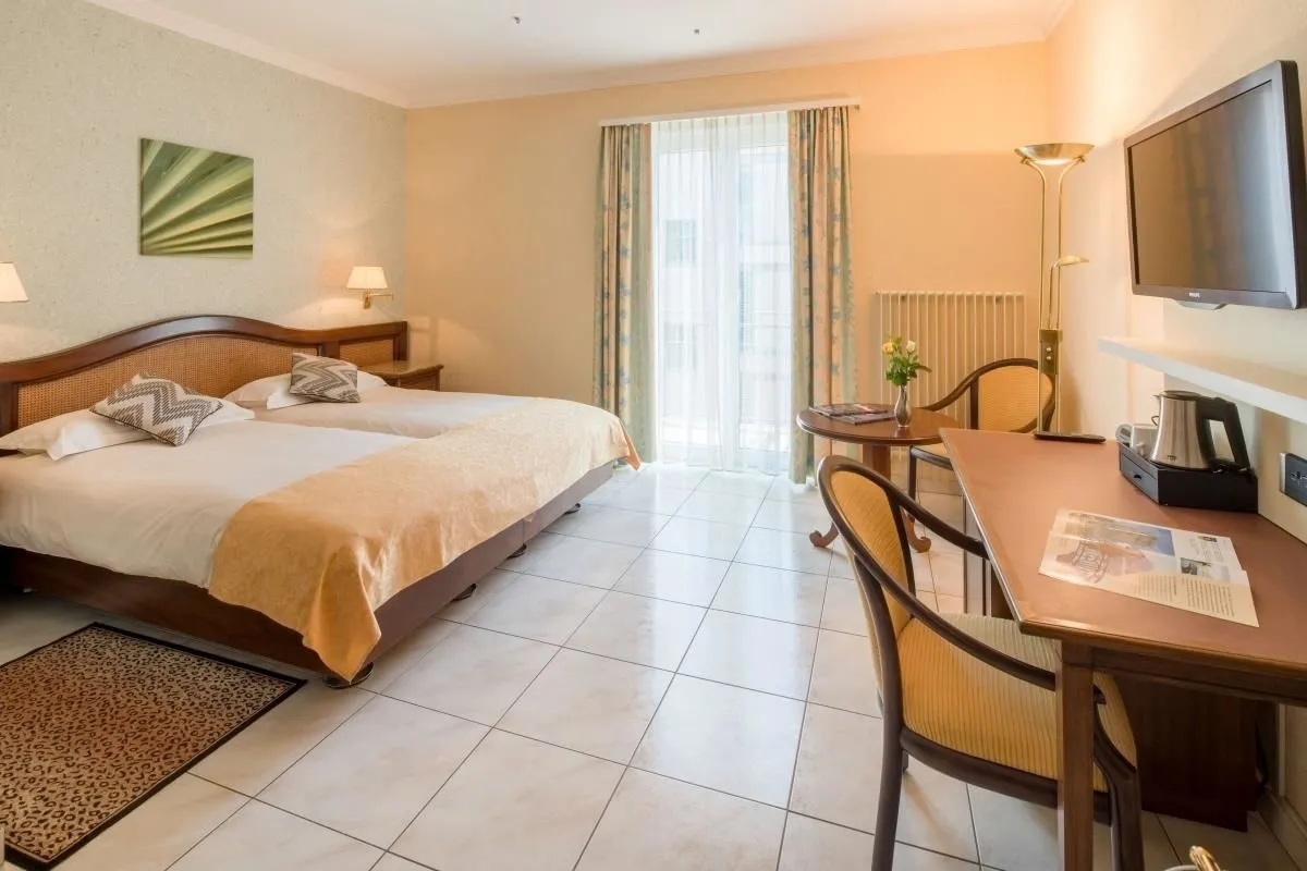 Unternehmen 34 Bild BEST WESTERN HOTEL BELLEVUE AU LAC