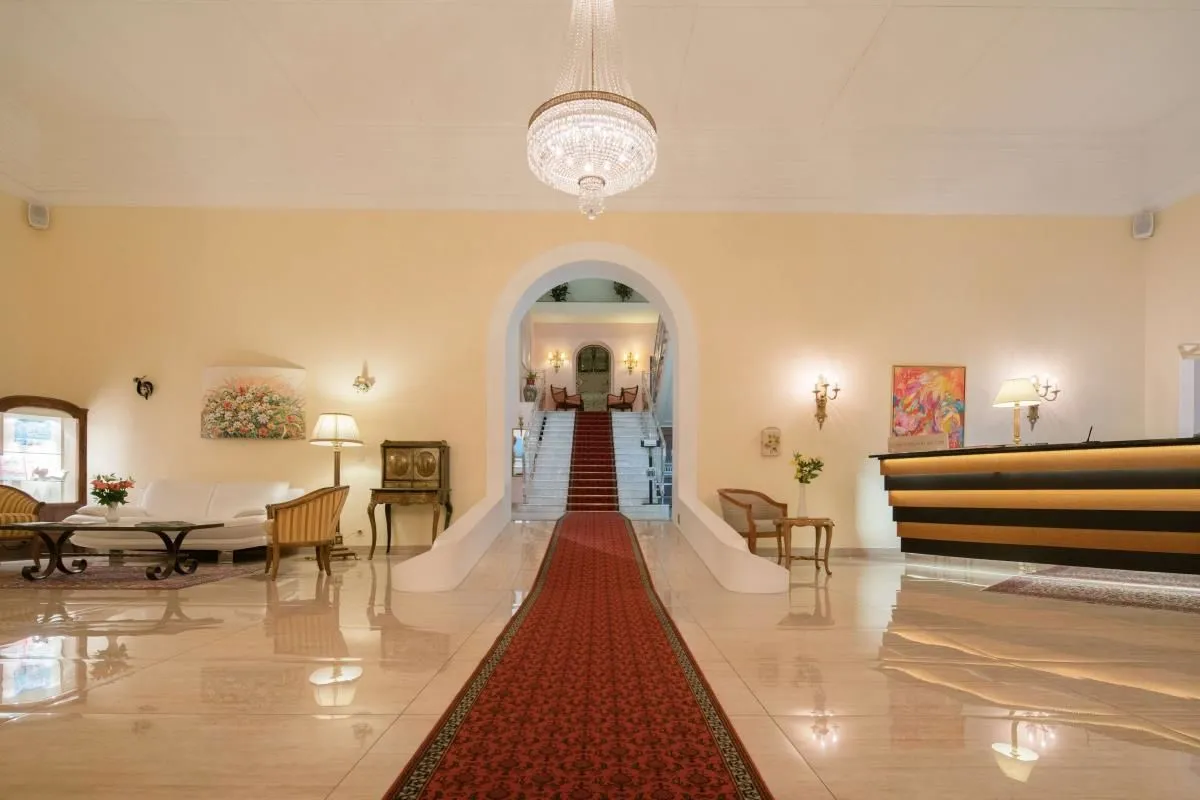 Unternehmen 8 Bild BEST WESTERN HOTEL BELLEVUE AU LAC