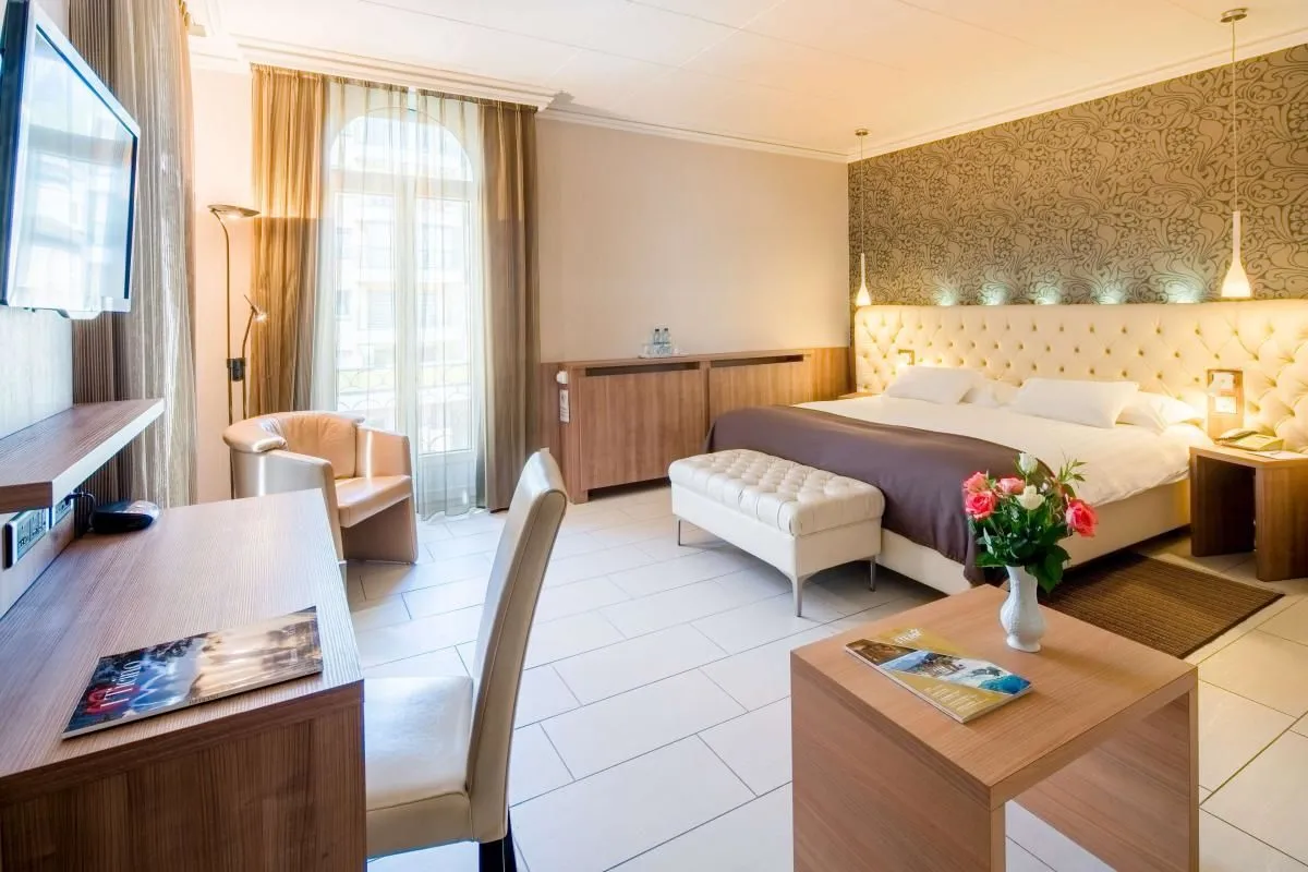 Unternehmen 1 Bild BEST WESTERN HOTEL BELLEVUE AU LAC