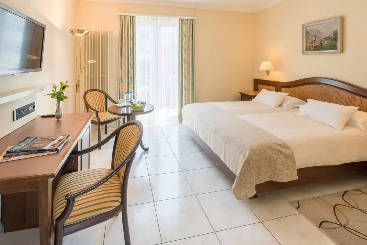 Unternehmen 11 Bild BEST WESTERN HOTEL BELLEVUE AU LAC