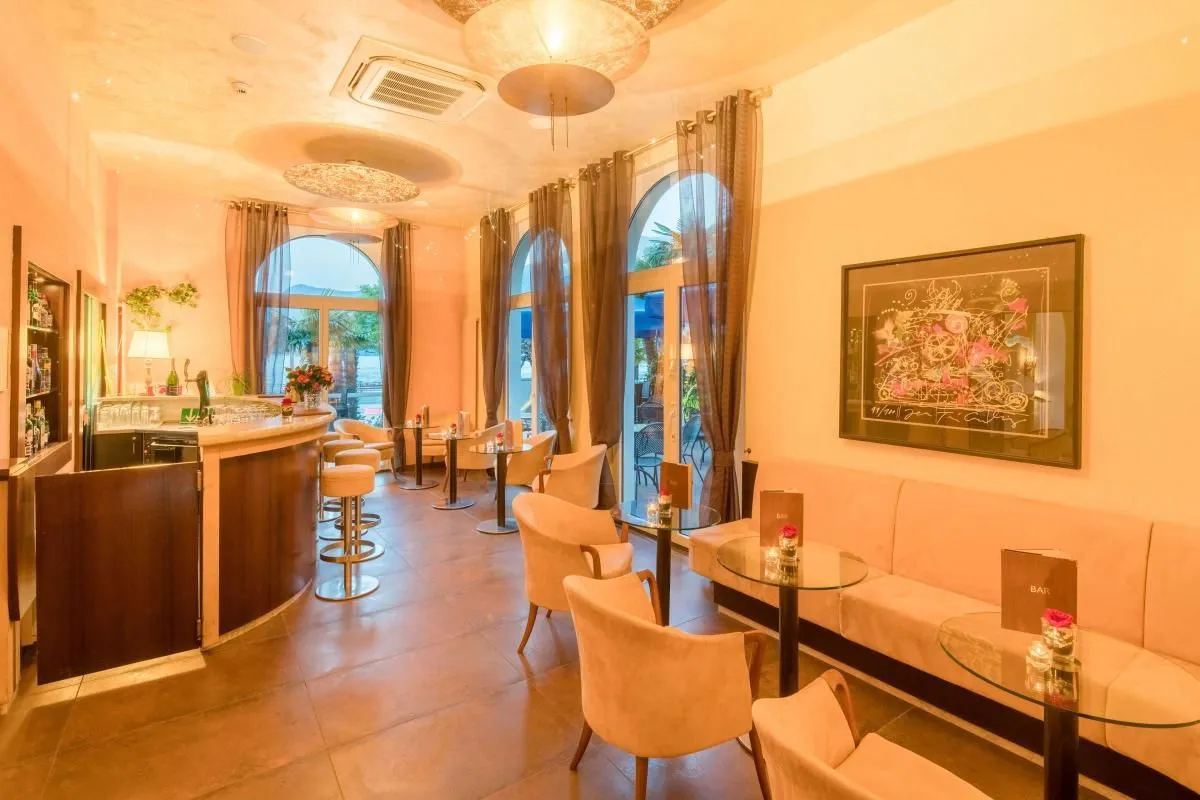 Unternehmen 12 Bild BEST WESTERN HOTEL BELLEVUE AU LAC