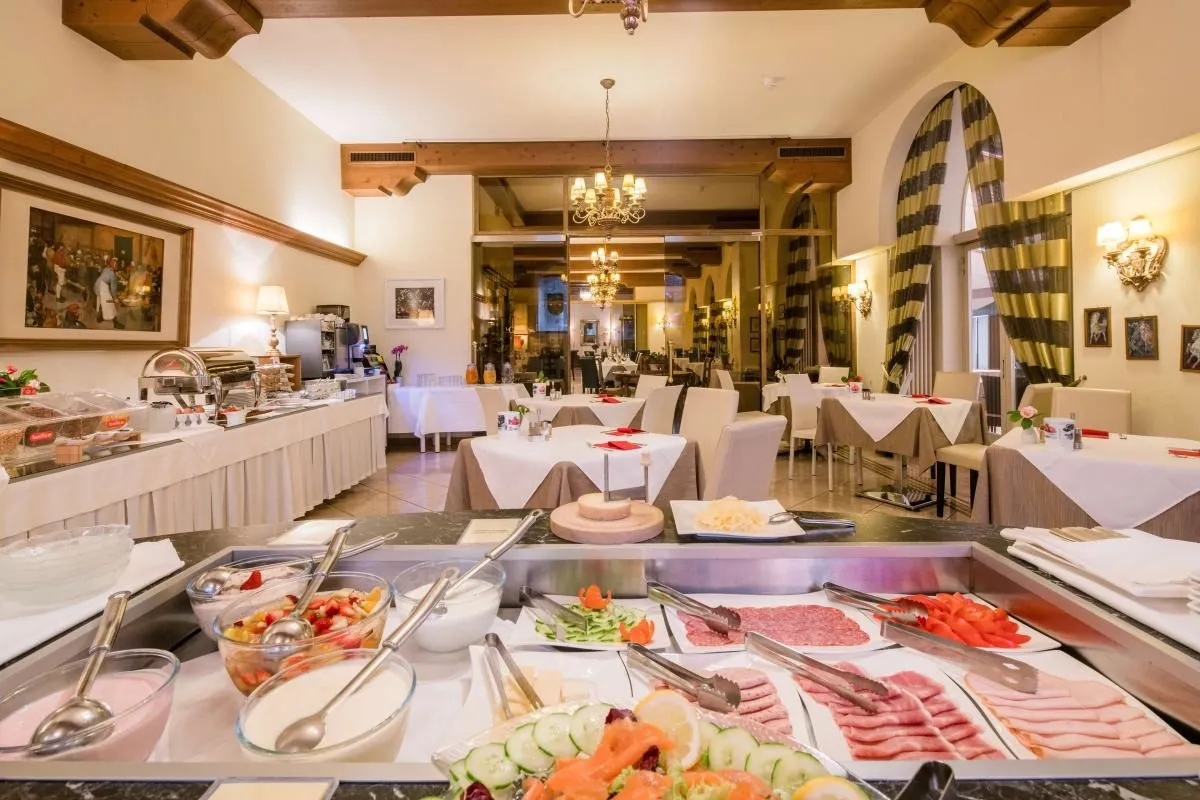 Unternehmen 3 Bild BEST WESTERN HOTEL BELLEVUE AU LAC