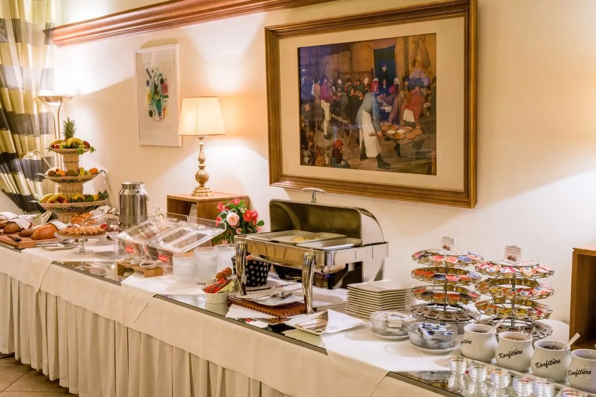 Unternehmen 21 Bild BEST WESTERN HOTEL BELLEVUE AU LAC