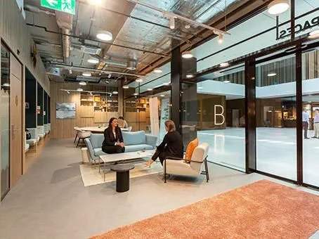 Immagine 2 azienda SPACES - ZURICH, AMBASSADOR HOUSE (SPACES)